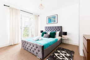 Spacious City Centre Apartment - Balcony - Smart TV - WIFI- 448A